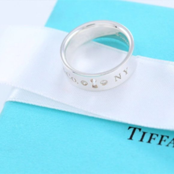 MINT!! Stunning Tiffany & Co. Sterling Silver Diamond Keyhole Ring - Picture 4 of 5